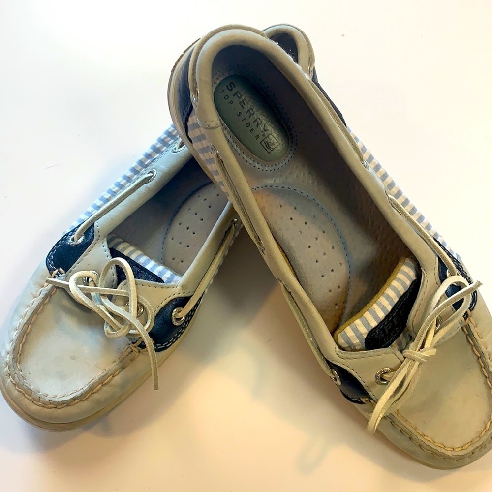 Sperry Leather sneaker size 8 Blue and seersucker